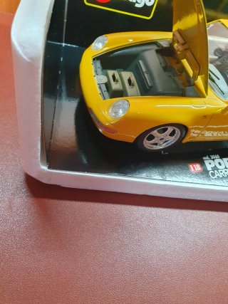 Porsche 911 Carrera  Bburago scala da 1,/18