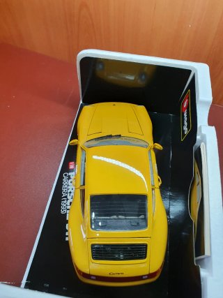 Porsche 911 Carrera  Bburago scala da 1,/18