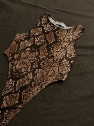 Body Bershka estampado piel serpiente