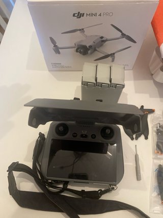 DJI Mini 4 Pro Fly More Combo con RC 2