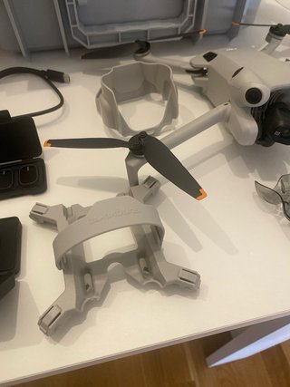 DJI Mini 4 Pro Fly More Combo con RC 2