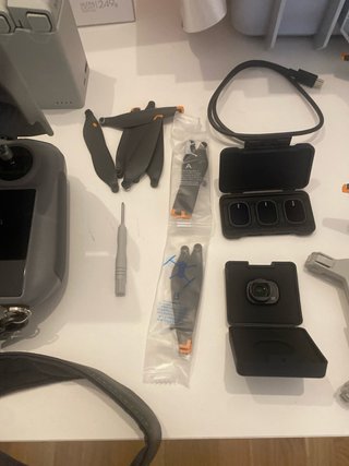 DJI Mini 4 Pro Fly More Combo con RC 2