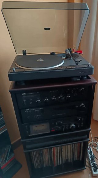 Equipo de música Vieta con mueble