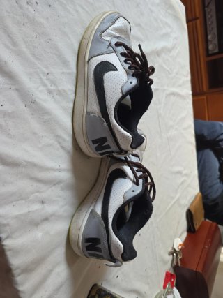 Zapatillas Nike Blancas y Grises