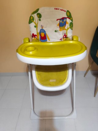 Trona de bebé con estampado infantil