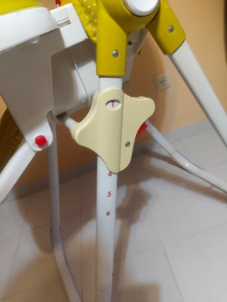 Trona de bebé con estampado infantil