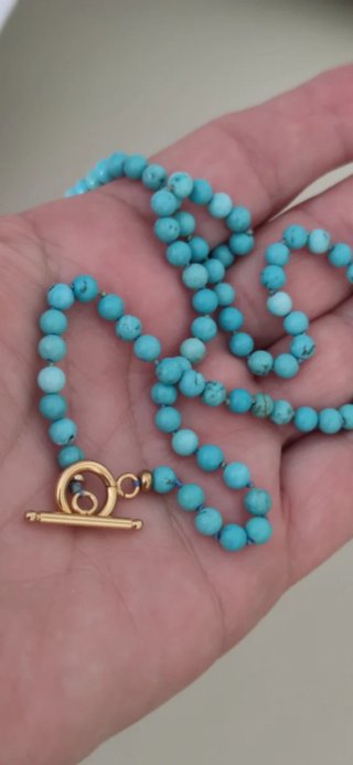 Collar Cuentas Turquesas con Cierre Dorado