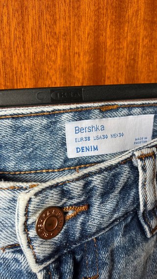 Pantalón vaquero Bershka desgastado