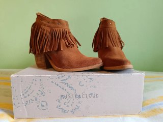 Botines tacón flecos ante