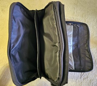Maletín Roncato Negro con Enganche para Trolley