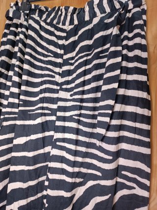 Pantalón ancho estampado cebra