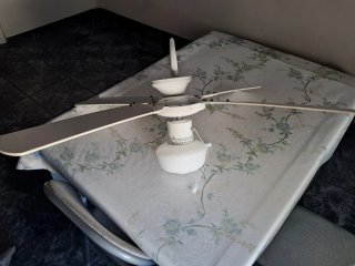 Ventilador de techo blanco