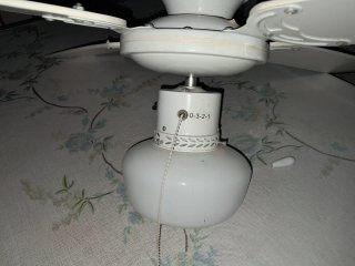 Ventilador de techo blanco