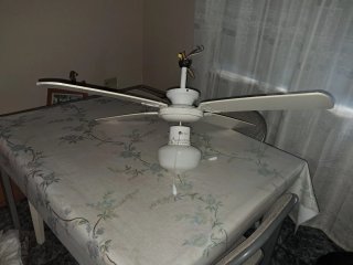 Ventilador de techo blanco