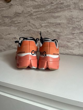 Zapatillas On Running Naranja y Blanco