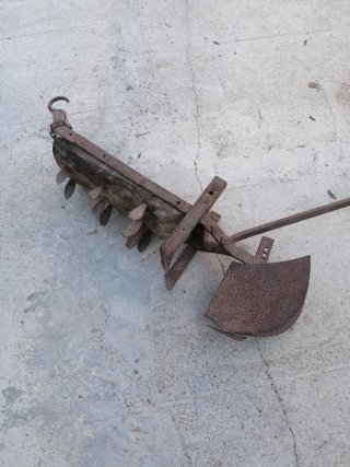 Arado antiguo de labranza