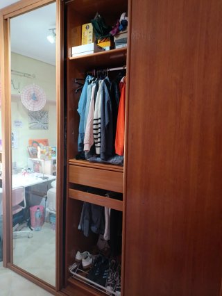 Armario con puertas correderas