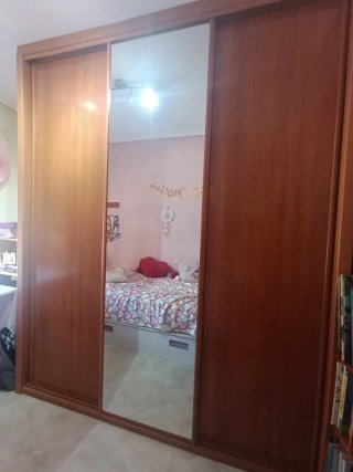Armario con puertas correderas