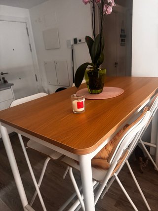 Mesa alta de madera