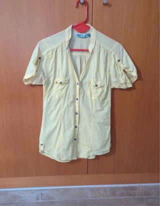 Camisa amarilla manga corta