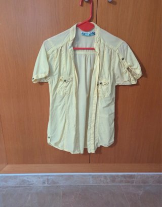 Camisa amarilla manga corta