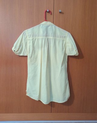 Camisa amarilla manga corta