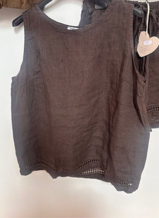 Conjunto lino marrón: blusa y short
