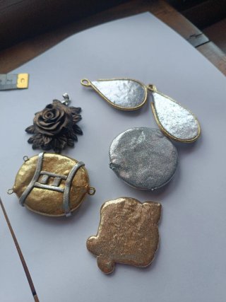 Ciondoli fatti a mano,colore Oro Argento