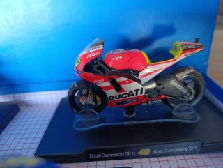 Colección motos y cascos de competición