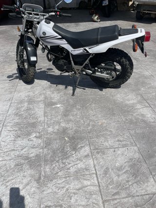 Yamaha TW200 Enduro Moto Blanca