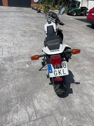 Yamaha TW200 Enduro Moto Blanca