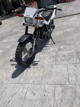 Yamaha TW200 Enduro Moto Blanca