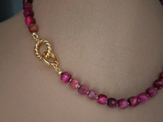 Collana con occhio di tigre rosso