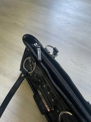 Bolso Guess Negro con Tachuelas