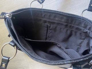 Bolso Guess Negro con Tachuelas