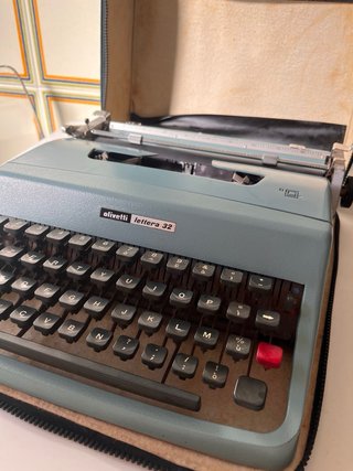 Máquina de escribir Olivetti Lettera 32