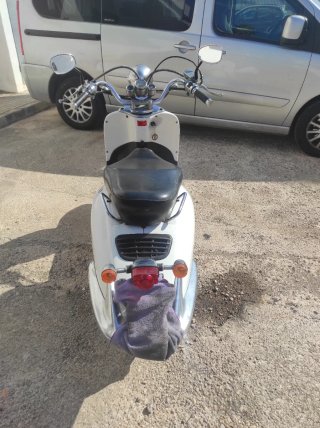 Moto Scooter Cooltra Cruiser Negra y Blanca 50 c