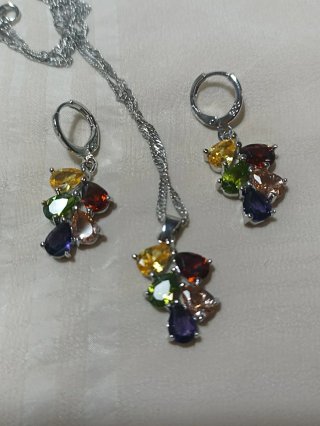 Conjunto plata: collar, colgante y pendientes
