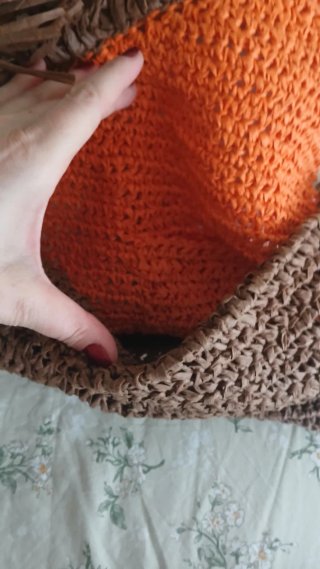 Bolso de rafia con flecos