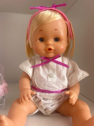 Muñeca con ropa hecha a mano