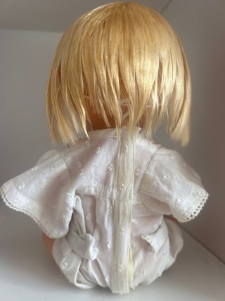 Muñeca con ropa hecha a mano