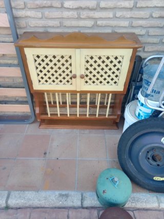 Platero de madera y metal