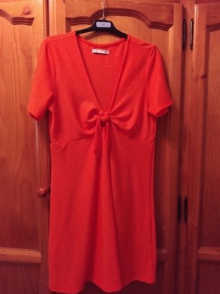 Vestido rojo con pompones