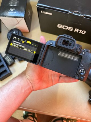 Canon EOS R10 + 2 Lentes + Flash