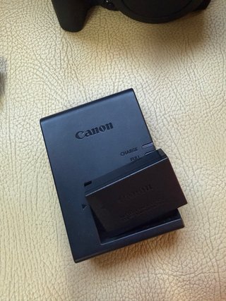 Canon EOS R10 + 2 Lentes + Flash