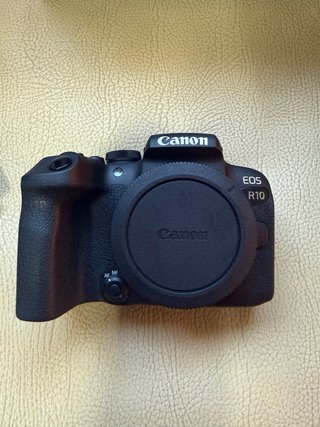 Canon EOS R10 + 2 Lentes + Flash