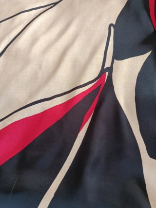 Camiseta Trucco Beige y Negra