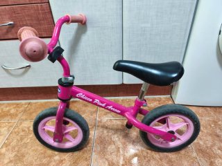 Bicicleta infantil sin pedales rosa
