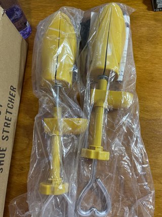 Hormas para zapatos amarillas