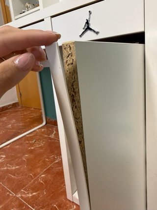 Silla gamer y escritorio blanco
